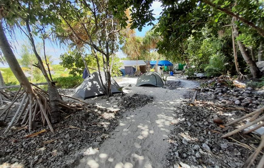 Camping sur motu à Bora Bora